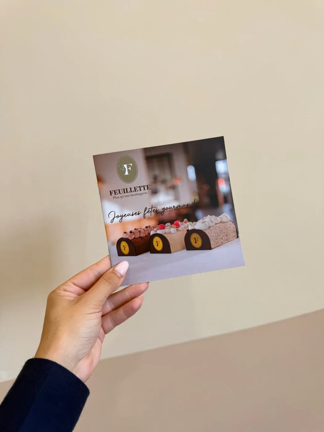 Brochure carrée Feuillette avec des bûches de Noël en couverture